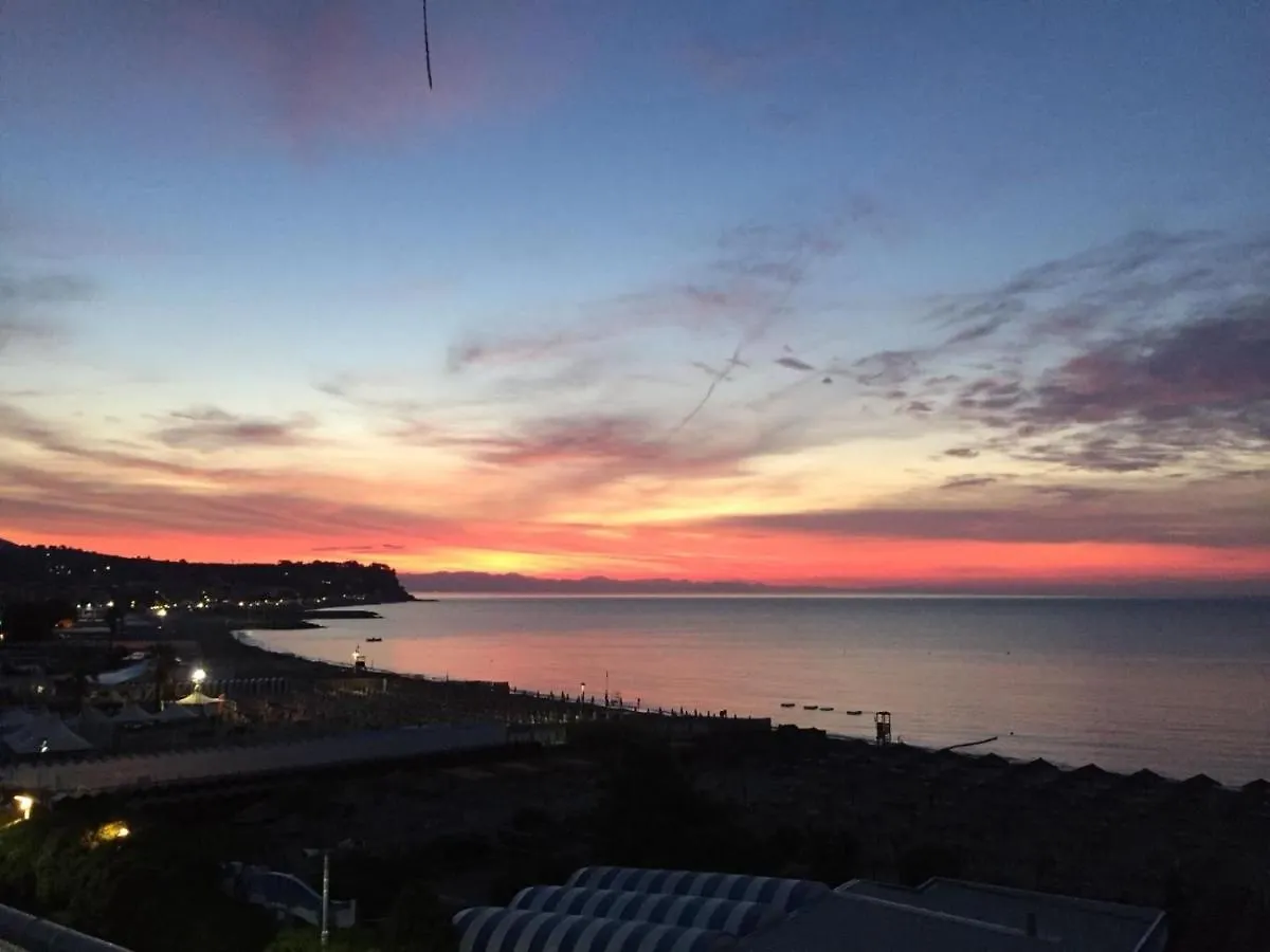 Fronte Mare Lejlighed Albissola Marina 0*,  Italien
